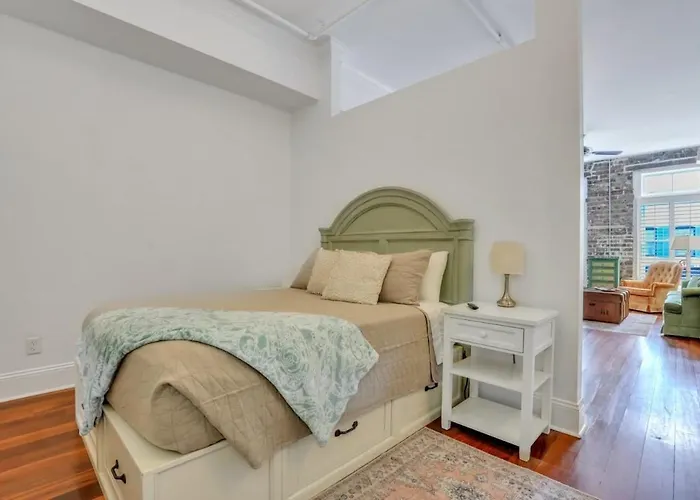 Knockout Loft- Near Plant Riverside